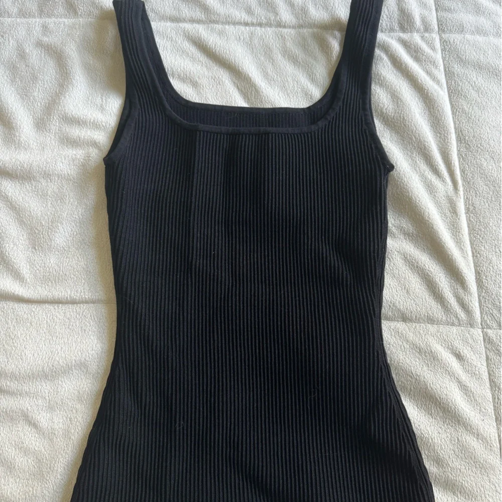 Aritzia Black Babaton Tank - Picture 3 of 3